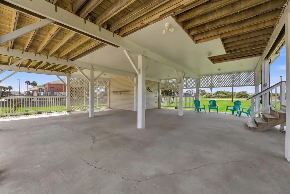 13684 Mutiny Lane Galveston, TX 77554
