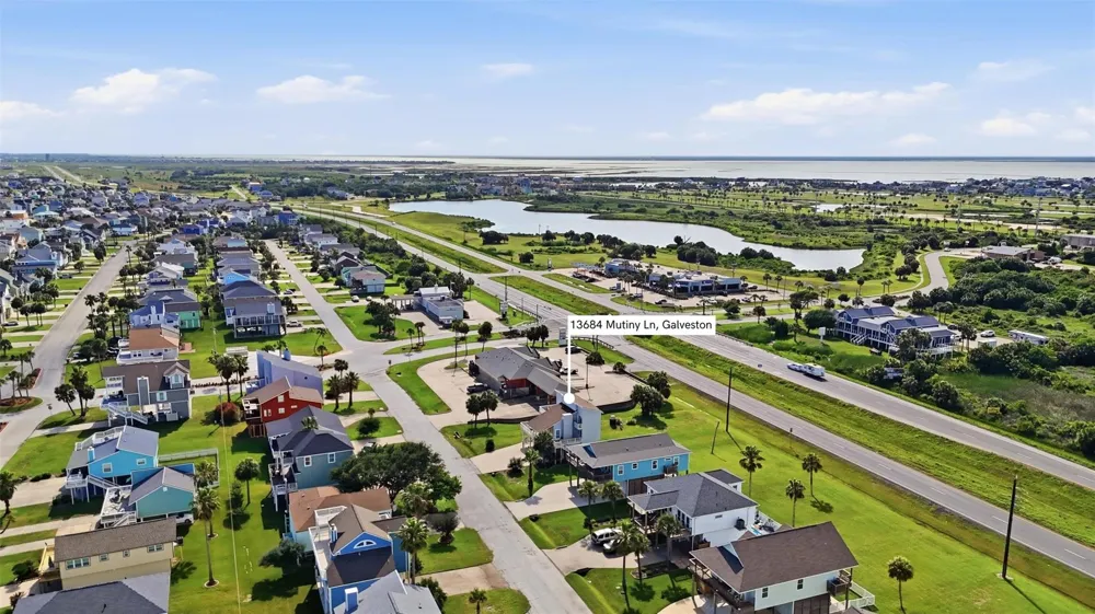 13684 Mutiny Lane Galveston, TX 77554