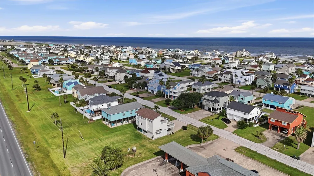 13684 Mutiny Lane Galveston, TX 77554
