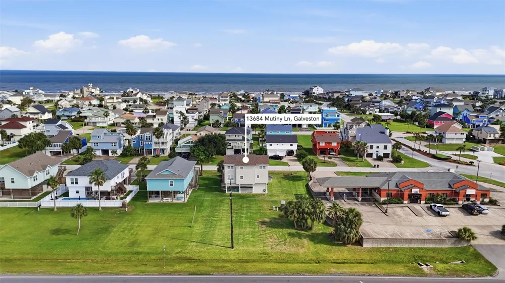 13684 Mutiny Lane Galveston, TX 77554