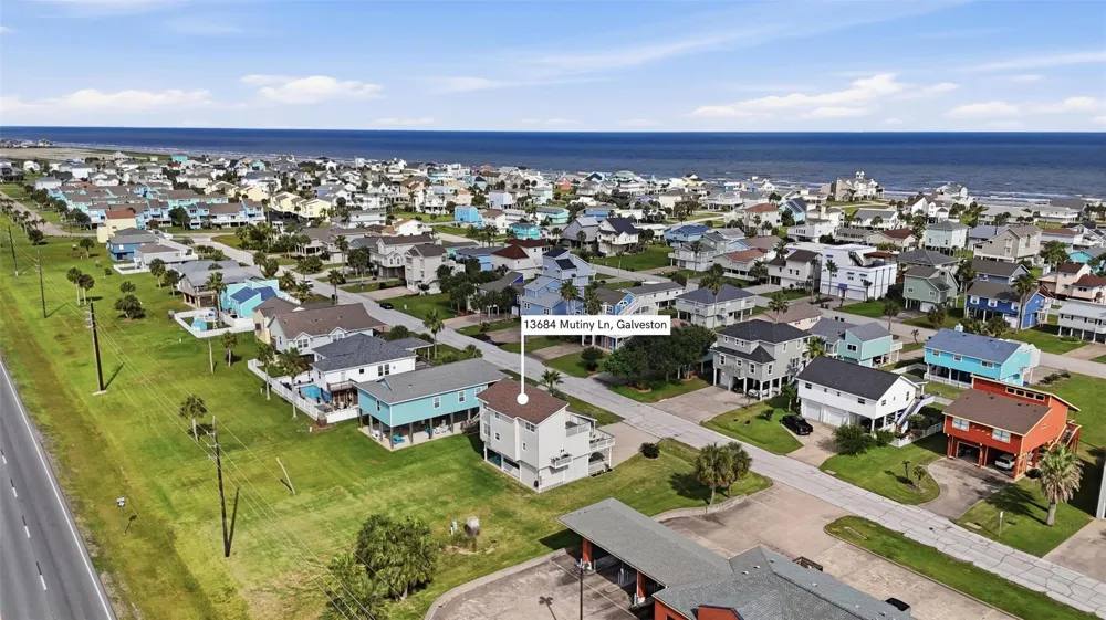 13684 Mutiny Lane Galveston, TX 77554