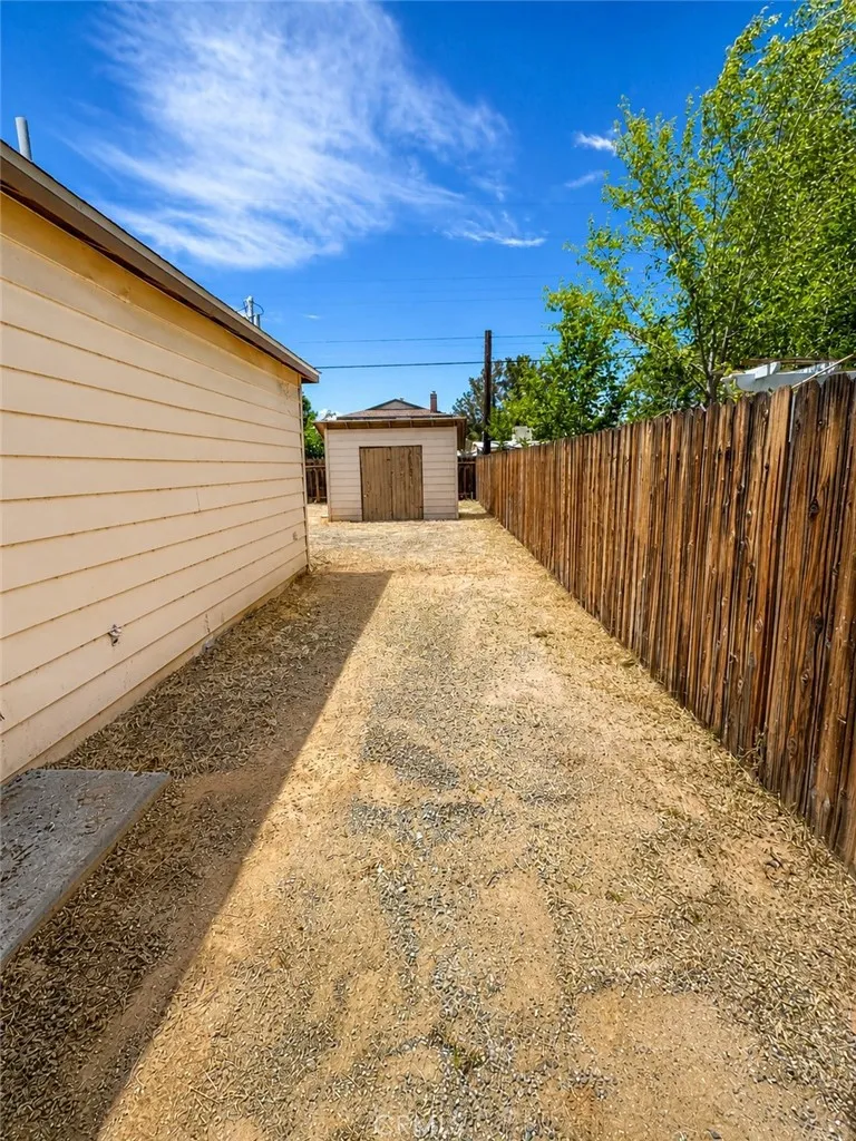 325 Sanders Street Ridgecrest, CA 93555