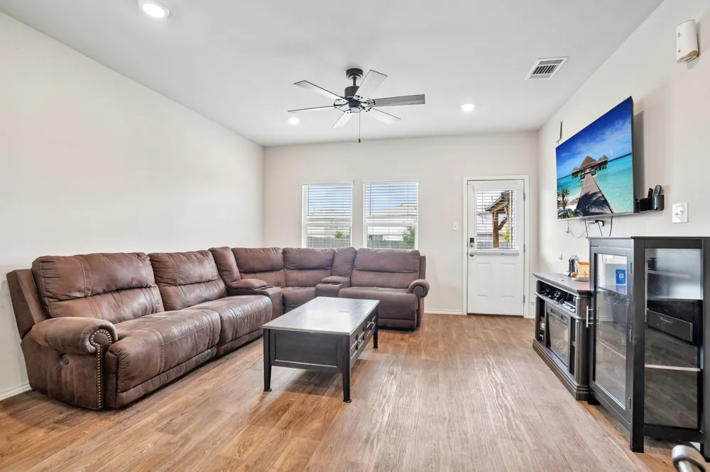 15535 Clove Spice Way Von Ormy, TX 78073