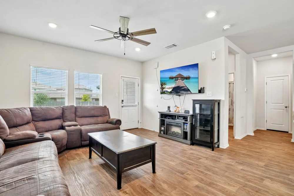 15535 Clove Spice Way Von Ormy, TX 78073