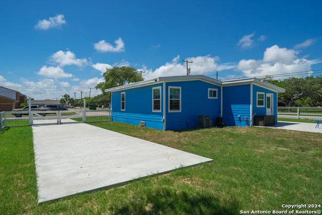 1403 S McCampbell Aransas Pass, TX 78336