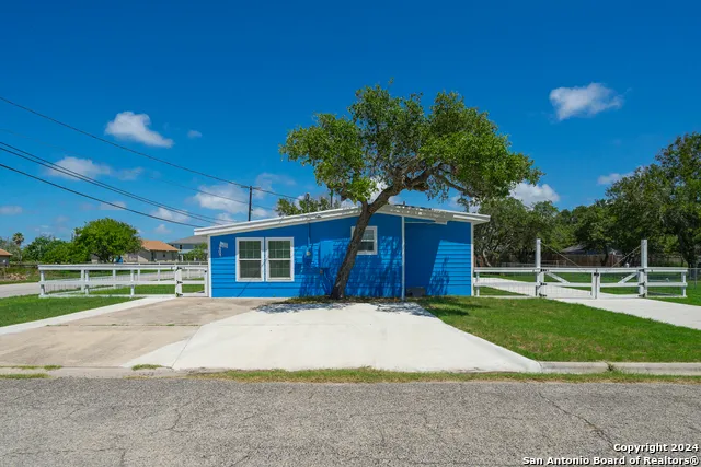 1403 S McCampbell Aransas Pass, TX 78336
