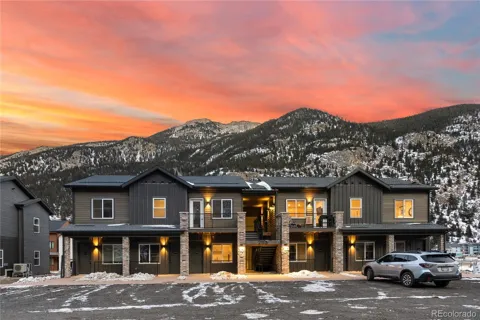 2121 Hummingbird Way #204