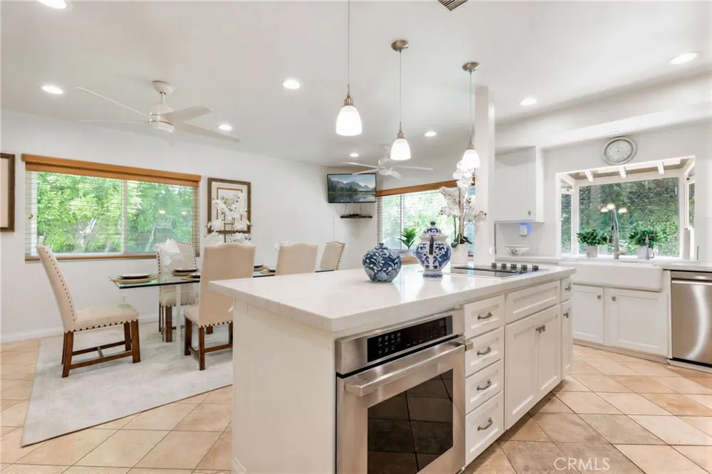 22664 Jameson Calabasas, CA 91302