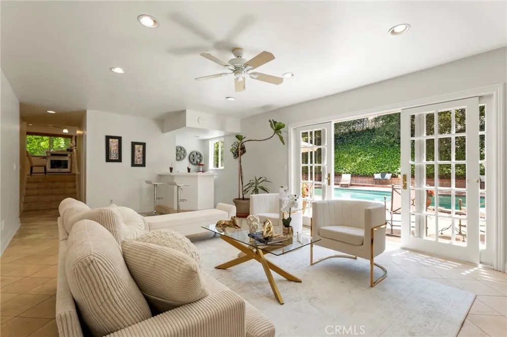 22664 Jameson Calabasas, CA 91302