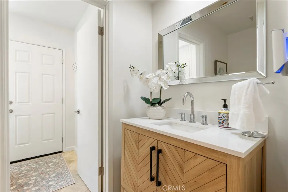 22664 Jameson Calabasas, CA 91302