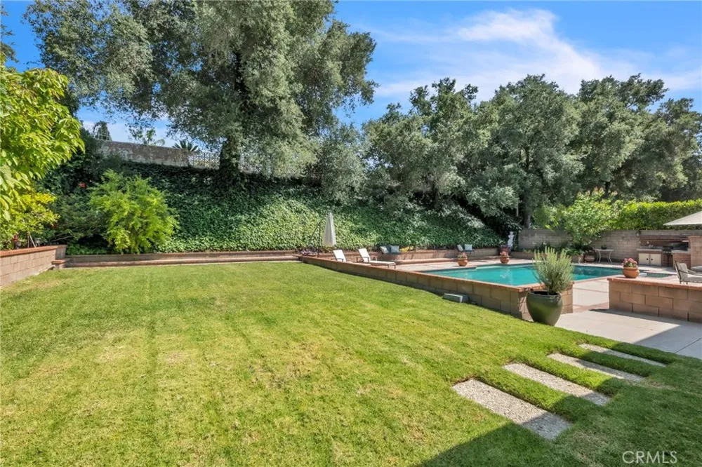 22664 Jameson Calabasas, CA 91302