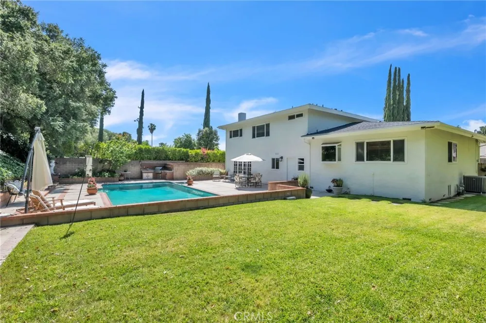 22664 Jameson Calabasas, CA 91302