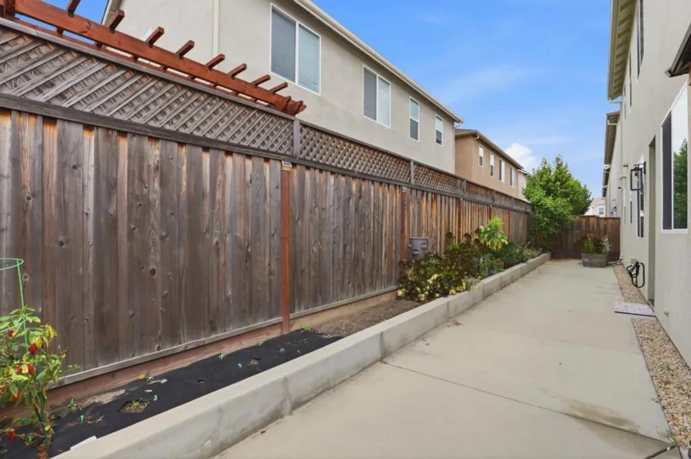 894 Brennan Way Hollister, CA 95023