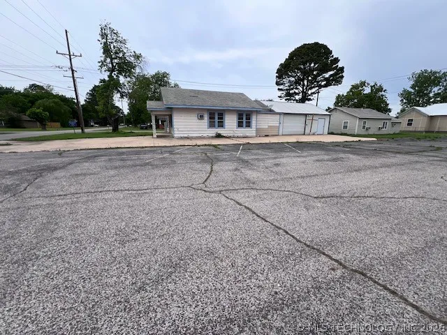 14 W Francis Street Madill, OK 73446
