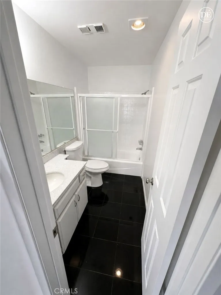 1460 E Willow #112 Signal Hill, CA 90755