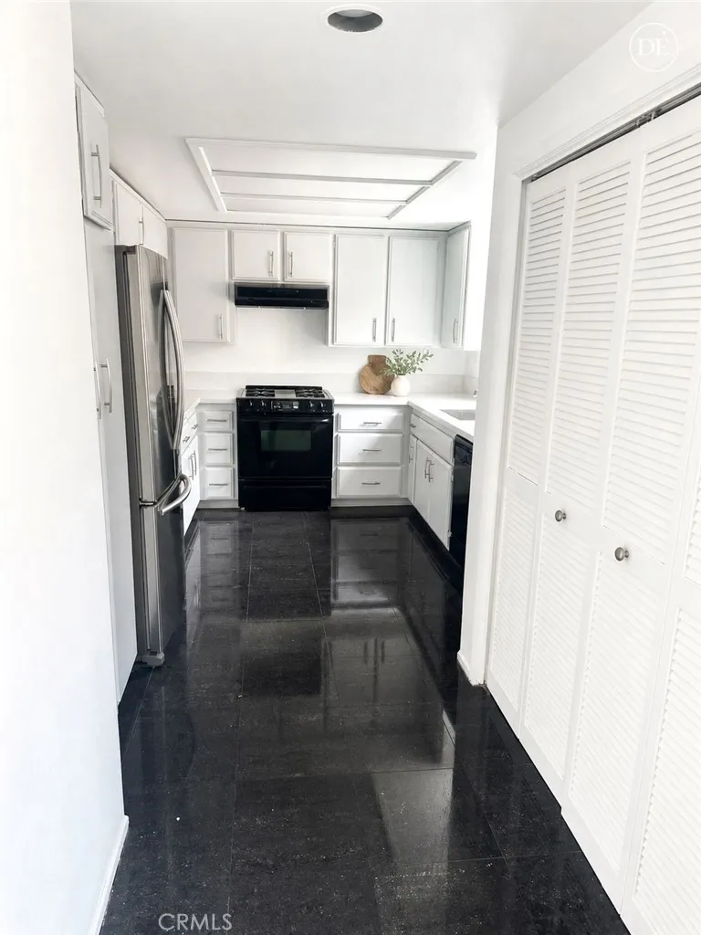 1460 E Willow #112 Signal Hill, CA 90755