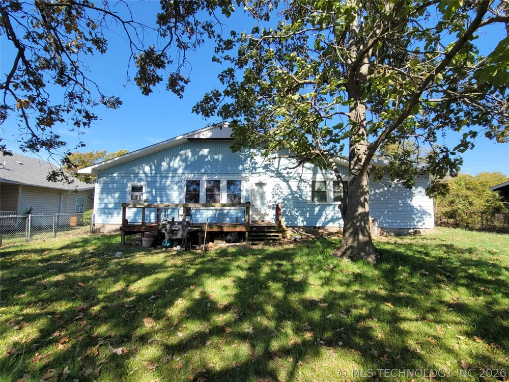 416036 La Vista Drive Checotah, OK 74426