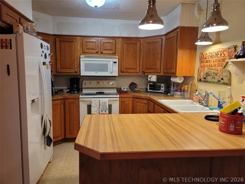 416036 La Vista Drive Checotah, OK 74426