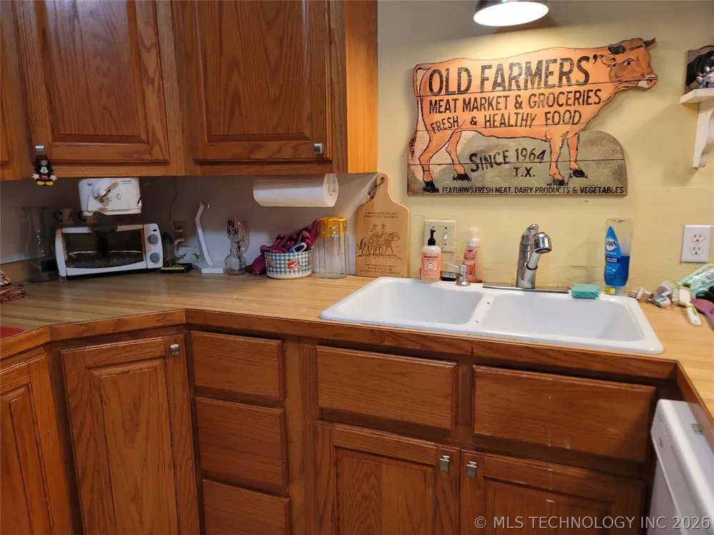 416036 La Vista Drive Checotah, OK 74426