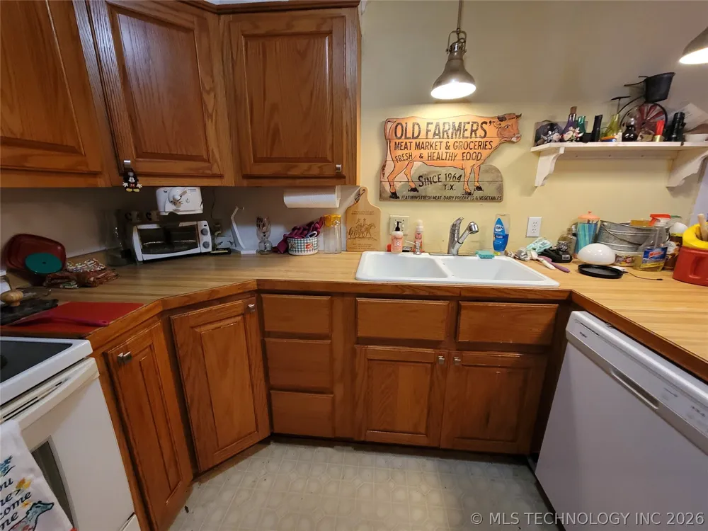 416036 La Vista Drive Checotah, OK 74426