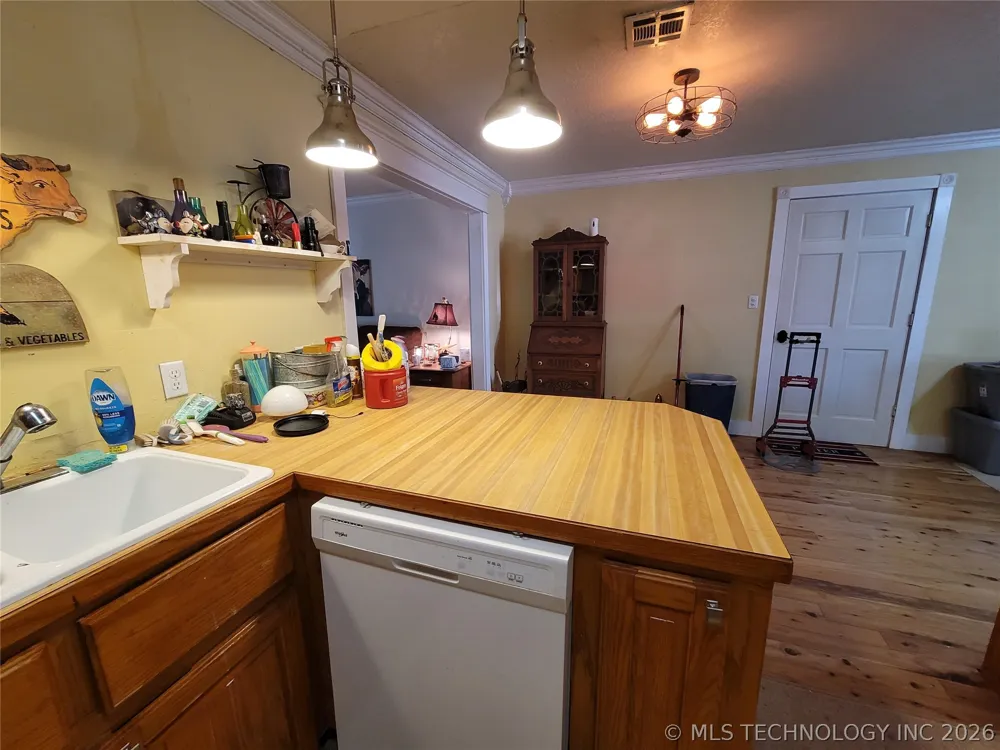 416036 La Vista Drive Checotah, OK 74426