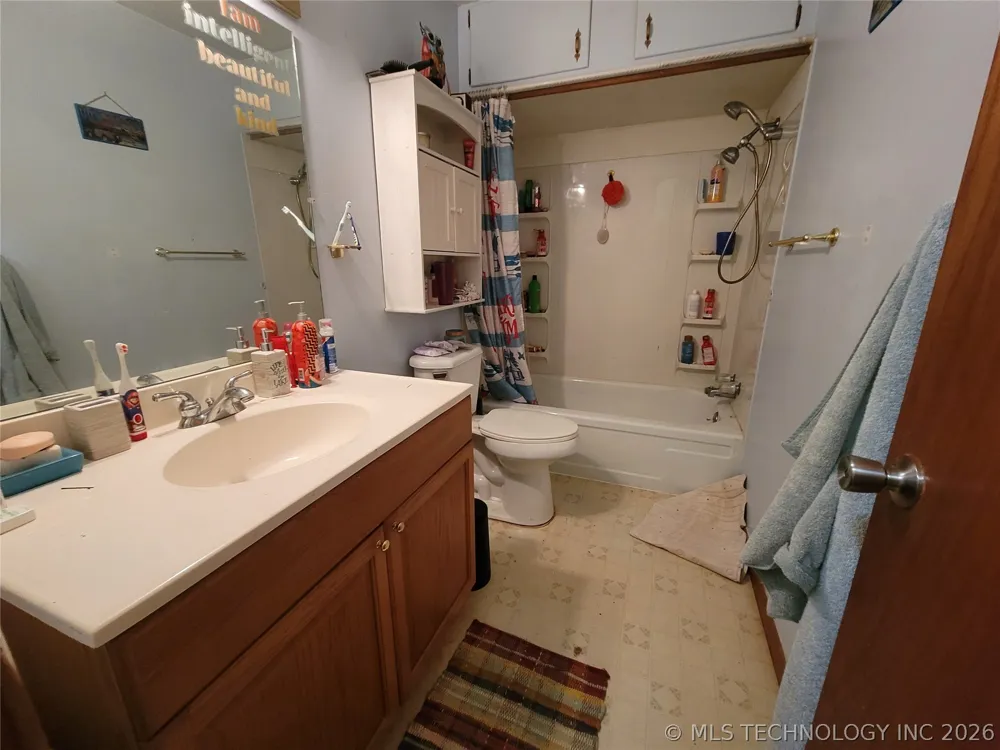 416036 La Vista Drive Checotah, OK 74426
