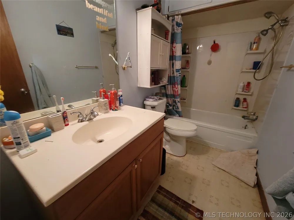416036 La Vista Drive Checotah, OK 74426