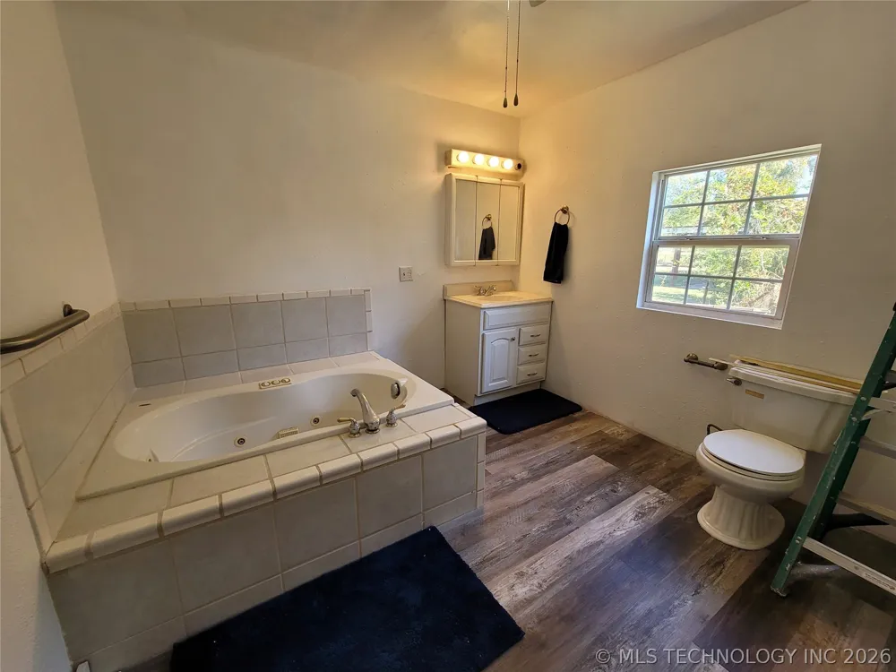 416036 La Vista Drive Checotah, OK 74426
