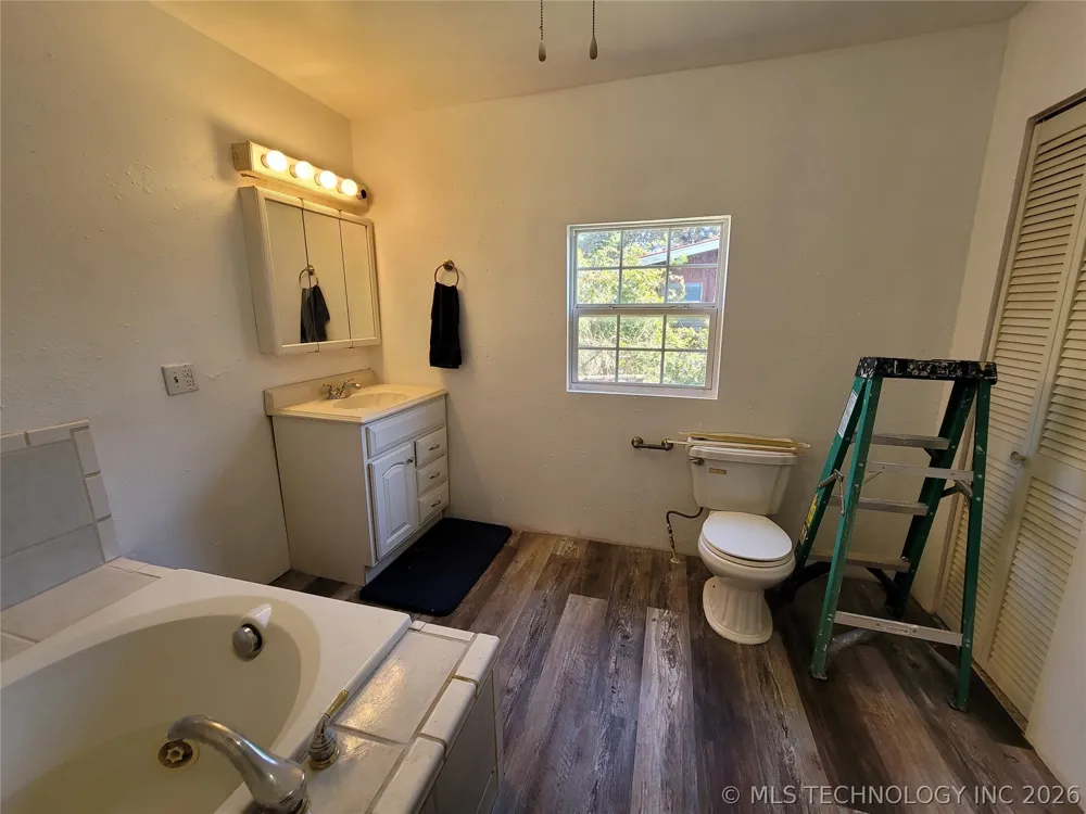 416036 La Vista Drive Checotah, OK 74426
