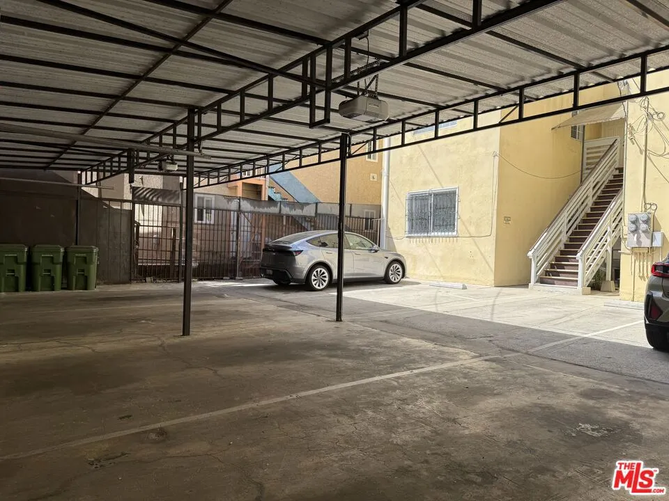 832 S Catalina Street Los Angeles, CA 90005