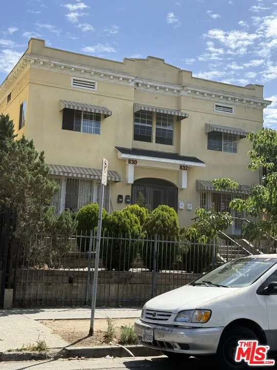 832 S Catalina Street Los Angeles, CA 90005