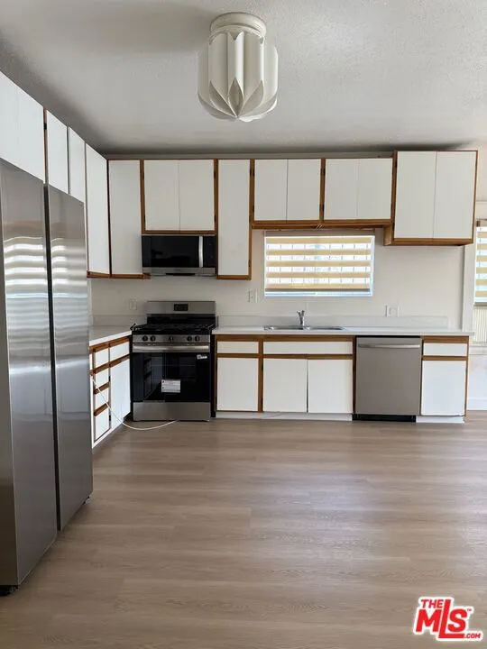 832 S Catalina Street Los Angeles, CA 90005