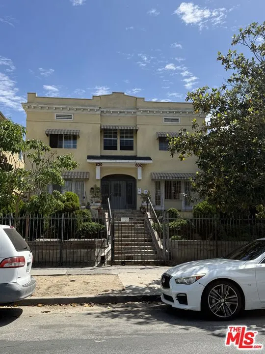 832 S Catalina Street Los Angeles, CA 90005