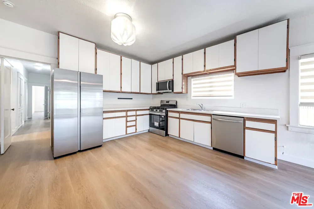 832 S Catalina Street Los Angeles, CA 90005