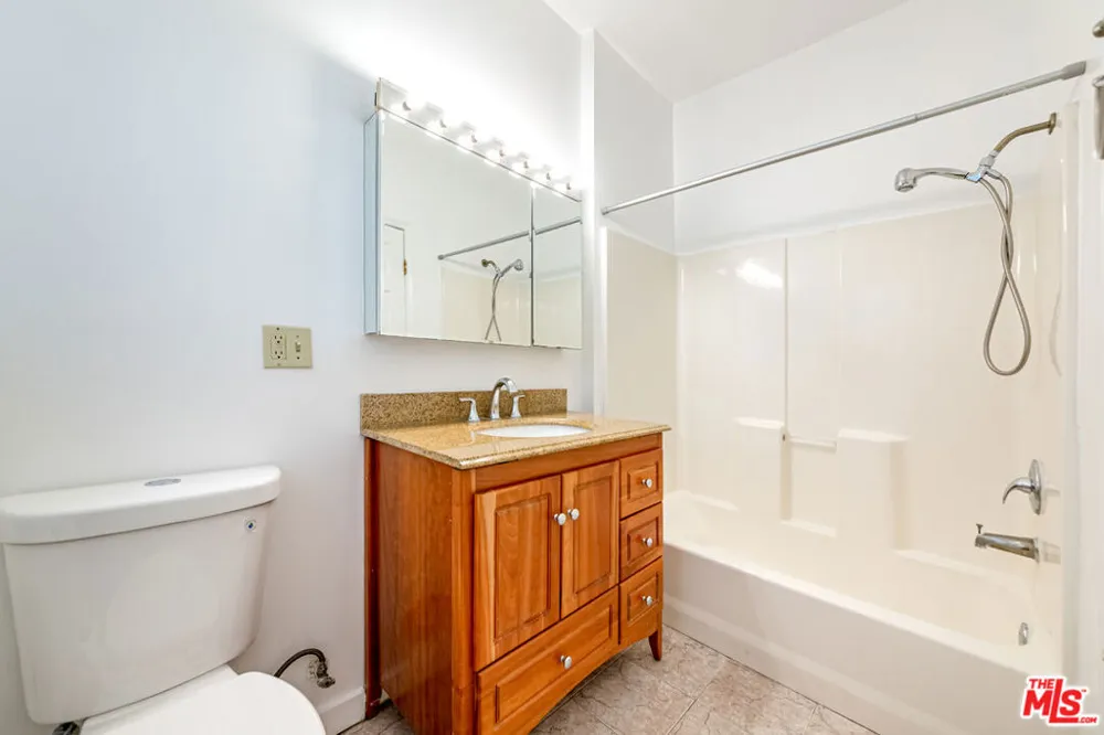 832 S Catalina Street Los Angeles, CA 90005