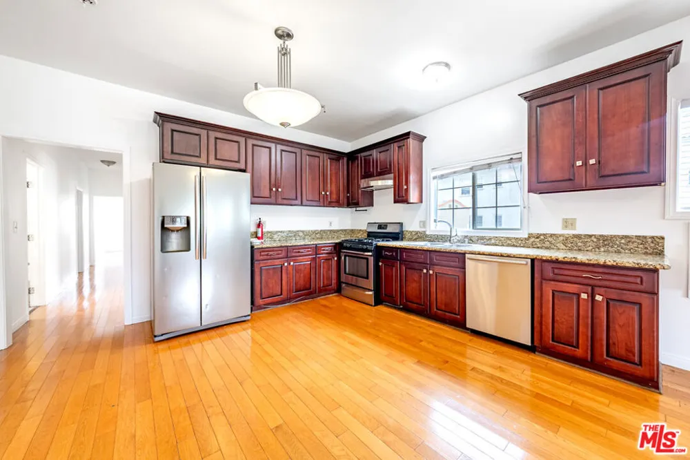 832 S Catalina Street Los Angeles, CA 90005