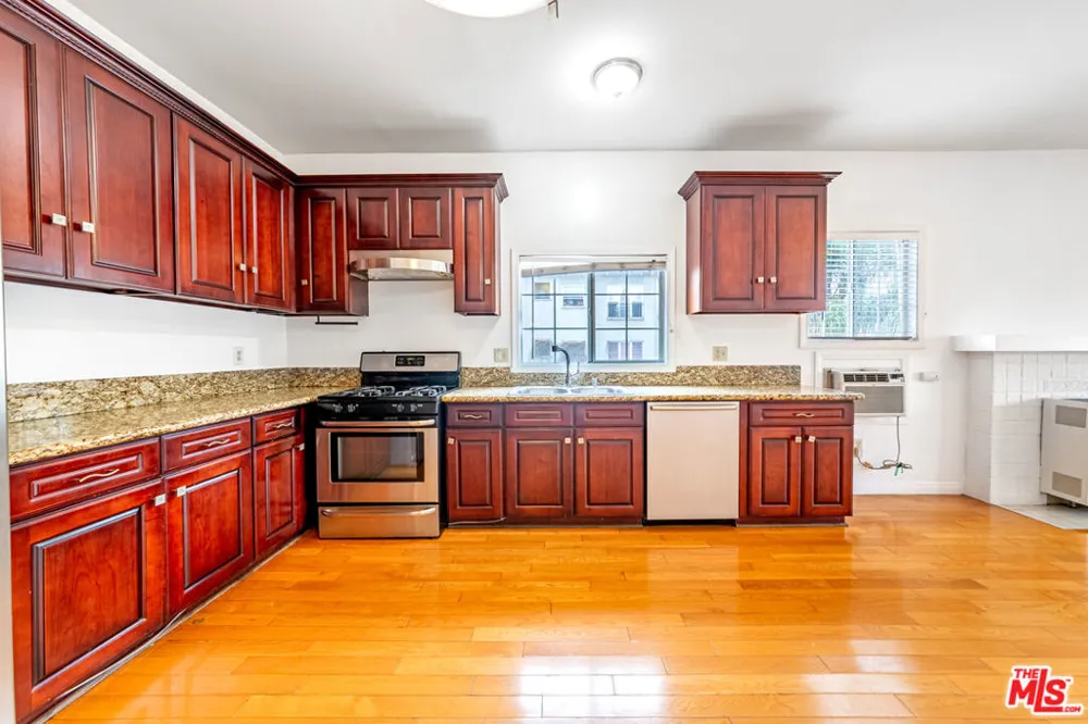 832 S Catalina Street Los Angeles, CA 90005