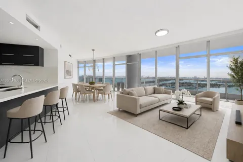 900 Biscayne Blvd #4006