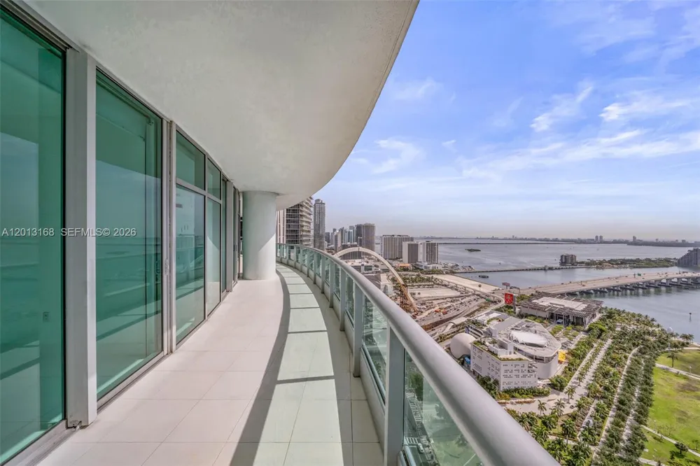 900 Biscayne Blvd #4006 Miami, FL 33132