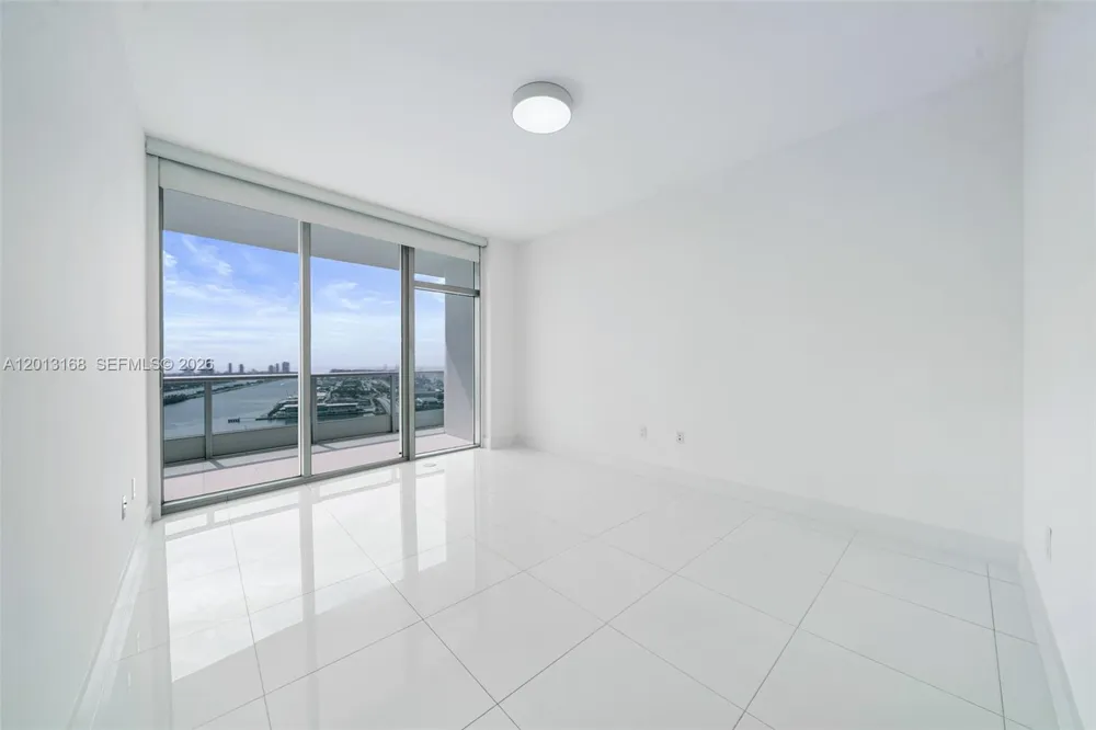900 Biscayne Blvd #4006 Miami, FL 33132