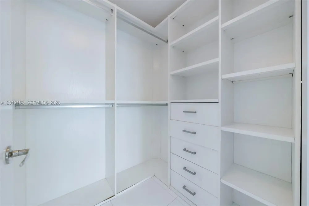 900 Biscayne Blvd #4006 Miami, FL 33132