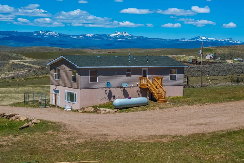 6055 Homesteader Lane Hayden, CO 81639