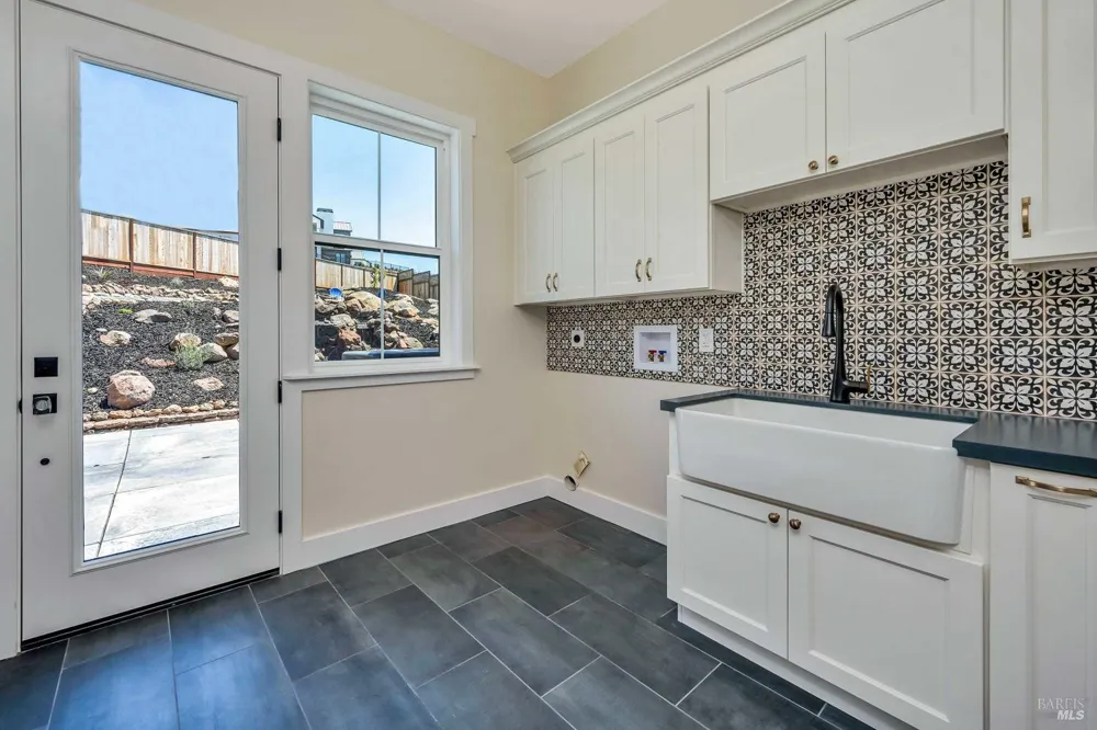 3776 Crown Hill Drive Santa Rosa, CA 95404