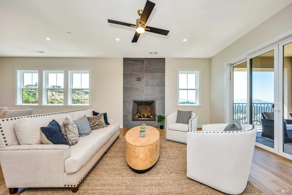 3776 Crown Hill Drive Santa Rosa, CA 95404
