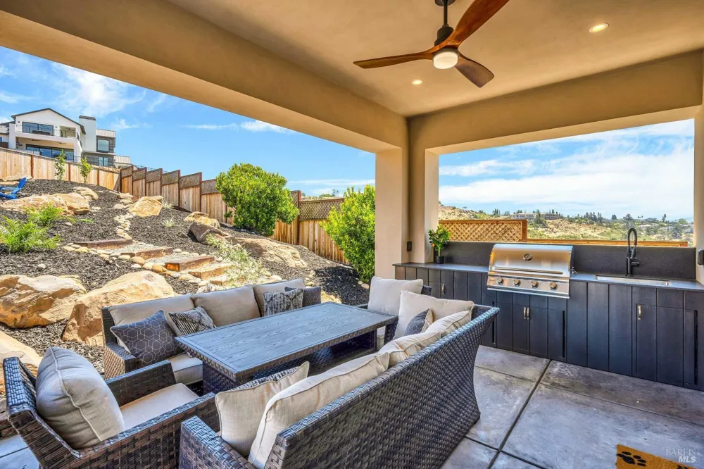 3776 Crown Hill Drive Santa Rosa, CA 95404