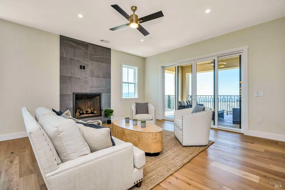 3776 Crown Hill Drive Santa Rosa, CA 95404