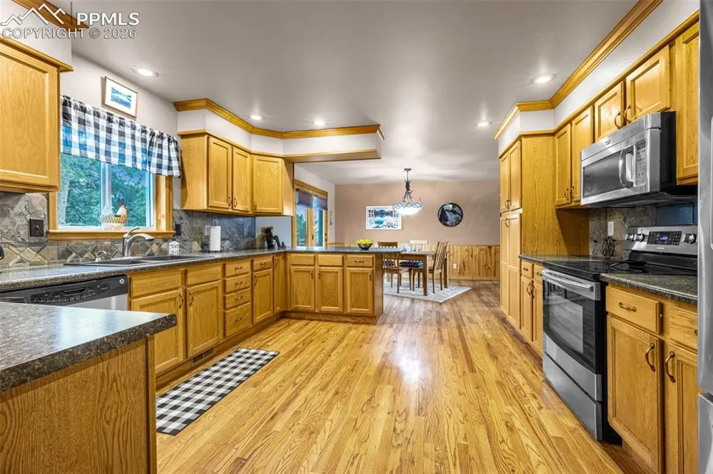 143 Ring Road Guffey, CO 80820