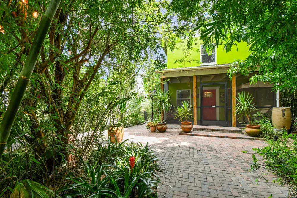 3203 E YUKON STREET Tampa, FL 33604
