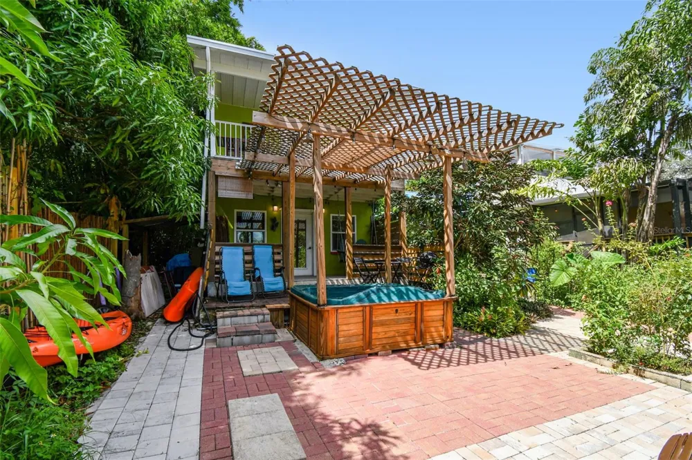 3203 E YUKON STREET Tampa, FL 33604