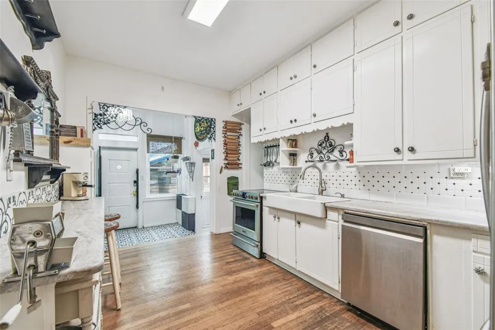 3203 E YUKON STREET Tampa, FL 33604